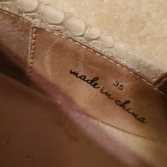 Joie cream snakeskin pattern slip on loafers size 5 - Picture 7 of 7
